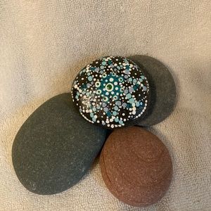 MANDALA DOT ART SMALL ROCK